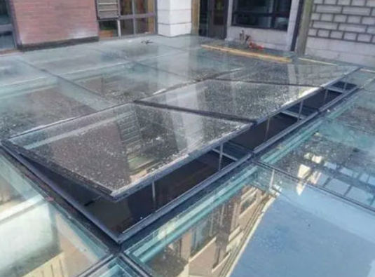 大连电动雨感天窗：现代建筑的呼吸之窗